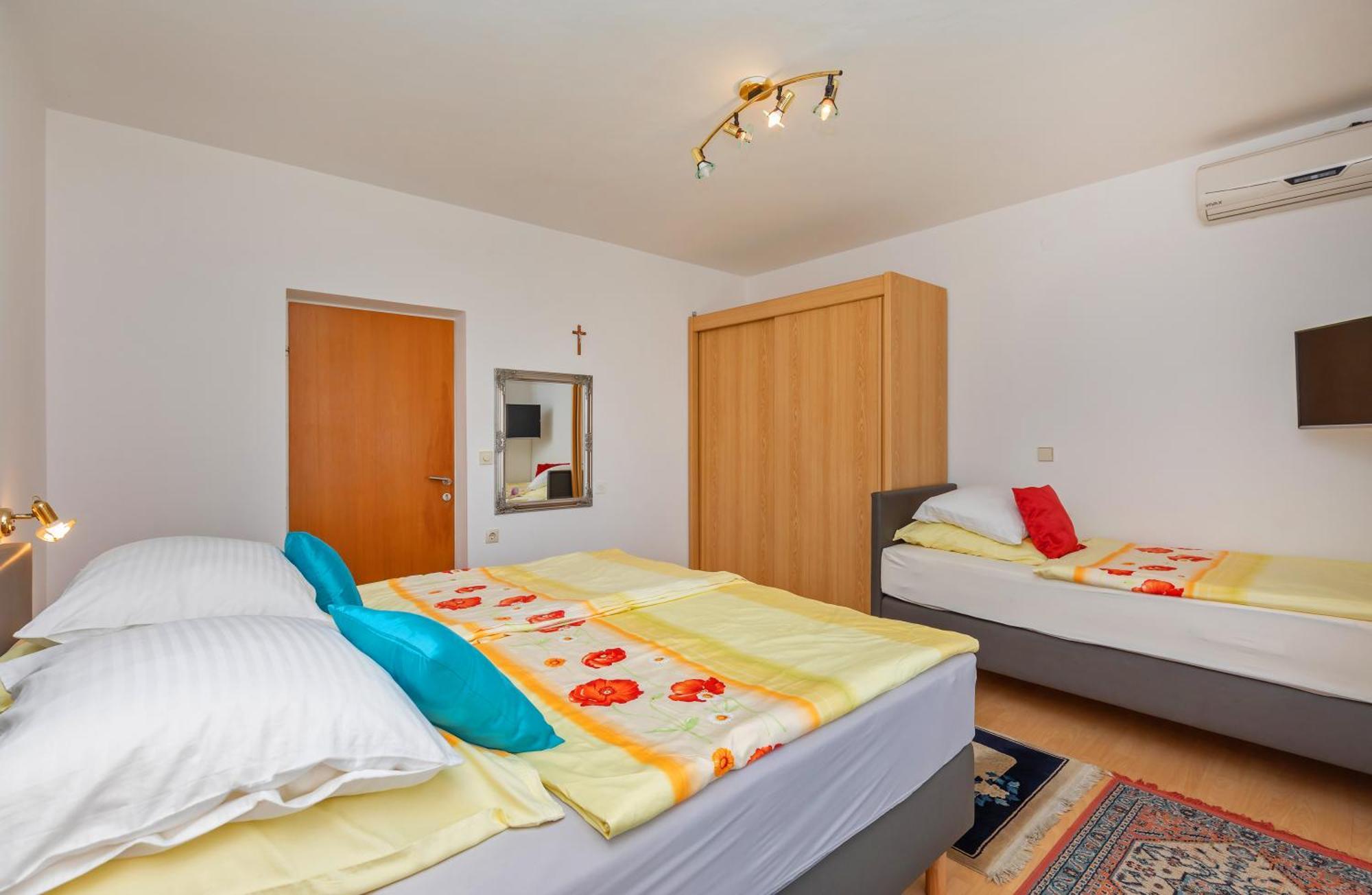Apartments Galic Mlini Buitenkant foto